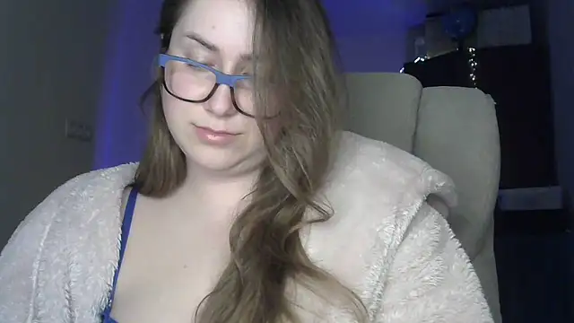 Snapshot of SeasonalSomeone chatting on April 2026 10:05:01 PM SeasonalSomeone online show from April 2026 10:05:01 PM