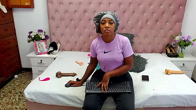 CharlotteWilliams online show from December 2024 02:20:01 AM