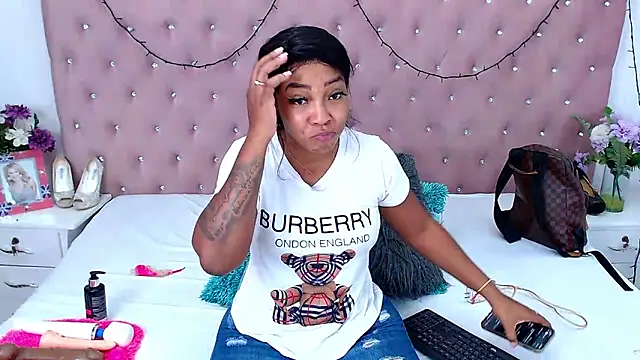 CharlotteWilliams online show from December 2024 04:05:02 AM