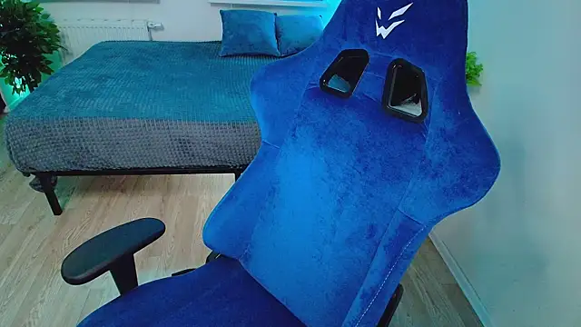 CranberryHot online show from November 2025 04:40:02 PM