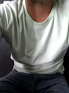 Snapshot of Leo_Big chatting on January 2025 05:02:02 PM Leo Big online show from January 2025 05:02:02 PM