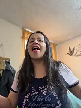 latinfemale online show from April 2026 09:04:02 PM