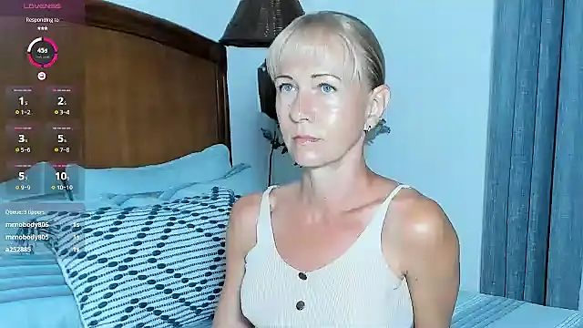 Christine 35 online show from November 2025 12:05:02 PM