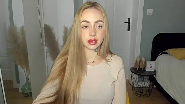 Snapshot of sexyCoralie chatting on May 2026 06:51:02 AM sexyCoralie online show from May 2026 06:51:02 AM