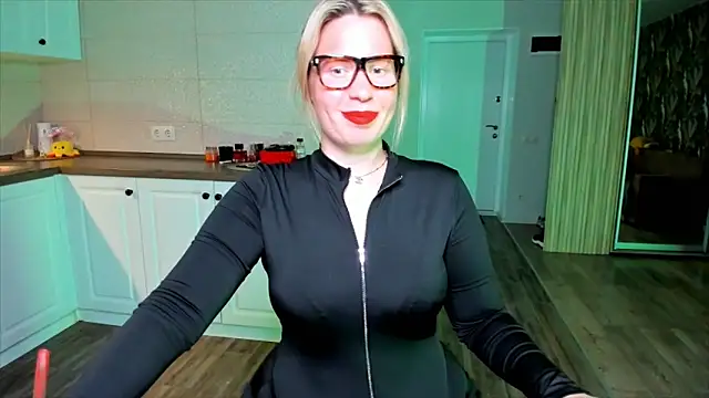 HotTiffani online show from September 2025 04:23:02 PM