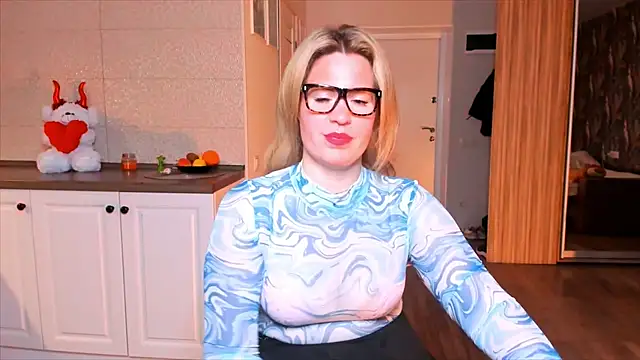 HotTiffani online show from November 2025 01:42:02 PM