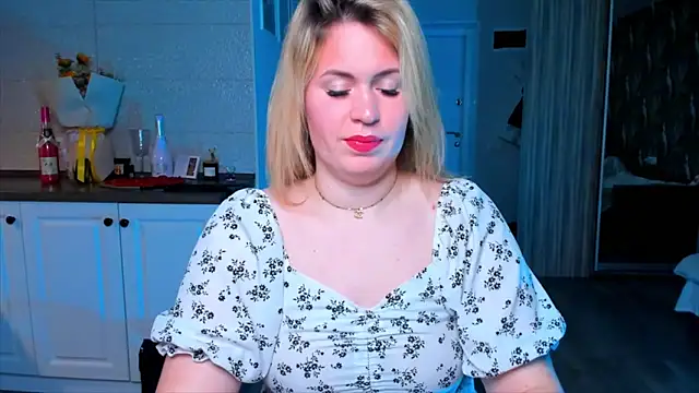 HotTiffani online show from February 2026 12:58:01 PM