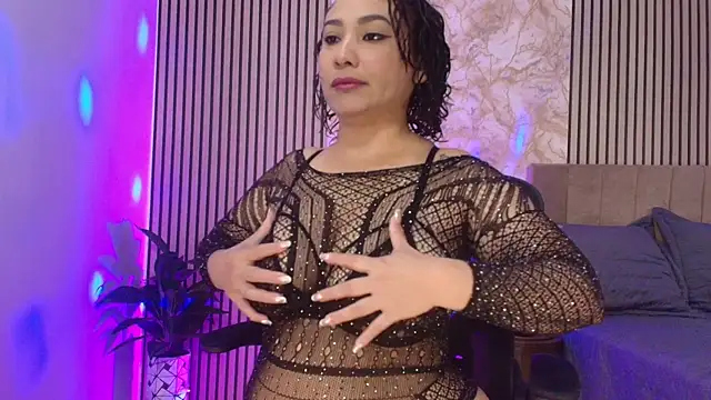 JuliRamirez online show from January 2026 01:14:01 PM