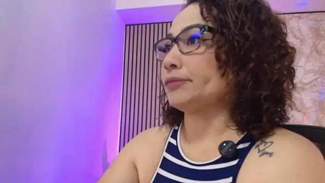 JuliRamirez online show from May 2026 01:09:02 PM