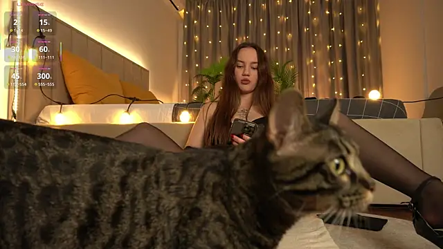 juli hox online show from October 2025 07:40:01 AM