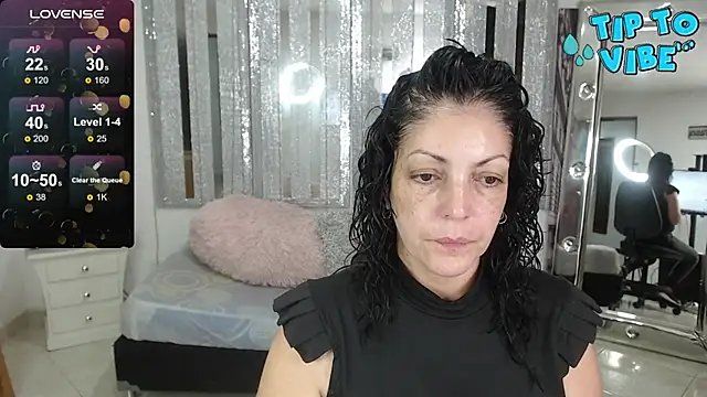 mijal queen online show from December 2024 02:04:02 AM