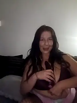 Snapshot of Leanne43 chatting on December 2025 08:04:02 PM Leanne43 online show from December 2025 08:04:02 PM