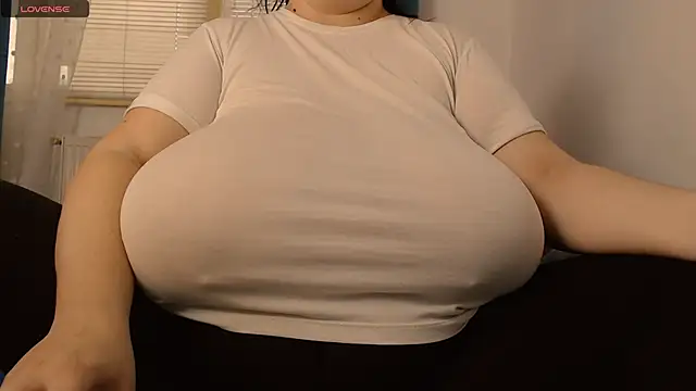 Snapshot of SenzualHotM chatting on February 2025 02:23:02 PM SenzualHotM online show from February 2025 02:23:02 PM