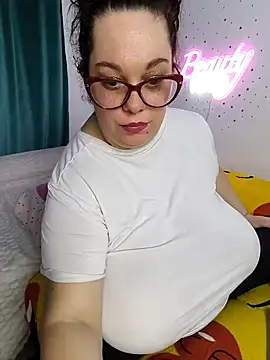 Snapshot of SenzualHotM chatting on March 2025 02:37:02 AM SenzualHotM online show from March 2025 02:37:02 AM