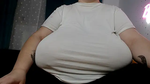Snapshot of SenzualHotM chatting on March 2025 12:31:01 AM SenzualHotM online show from March 2025 12:31:01 AM