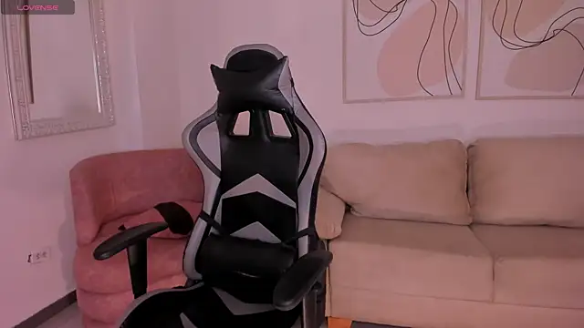 EllaClark online show from September 2025 06:52:02 PM