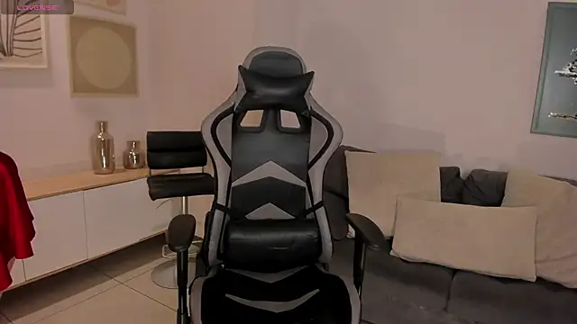 EllaClark online show from October 2025 05:36:02 PM