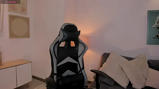 EllaClark online show from November 2025 06:10:01 PM