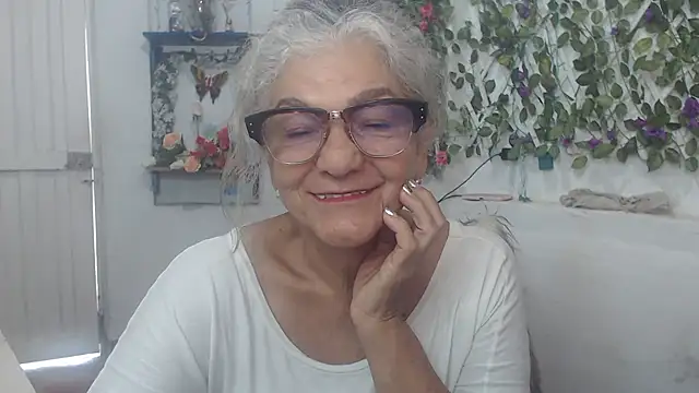 FunnyGrandma online show from December 2024 04:13:02 PM