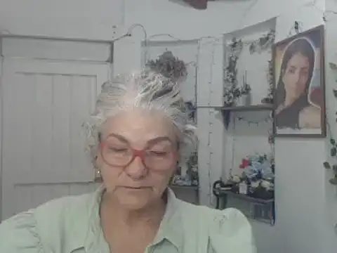 FunnyGrandma online show from September 2025 02:01:02 AM