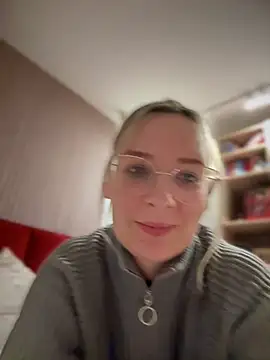 The Snowwhitee online show from January 2025 04:03:01 PM