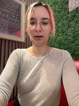 The Snowwhitee online show from February 2025 09:24:01 AM