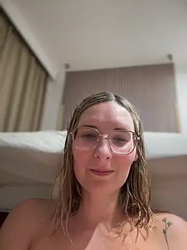 The Snowwhitee online show from February 2025 06:44:01 PM