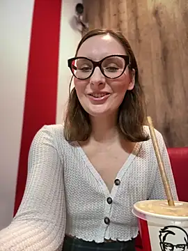 The Snowwhitee online show from February 2026 07:19:02 PM