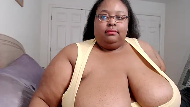 Snapshot of Loves_Aura chatting on January 2025 01:54:01 AM Loves Aura online show from January 2025 01:54:01 AM