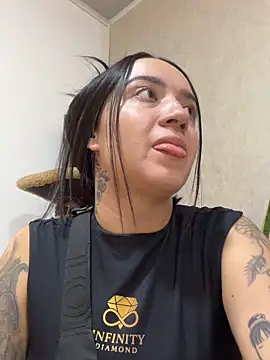 EmmyEvans1 online show from December 2025 05:29:01 PM