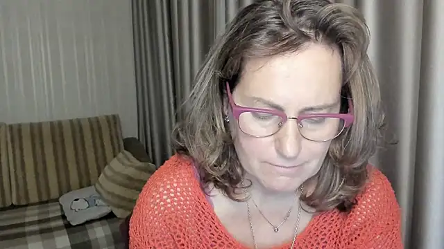 lauraoven online show from December 2024 04:29:02 PM