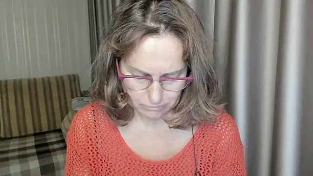 lauraoven online show from December 2024 06:06:02 PM