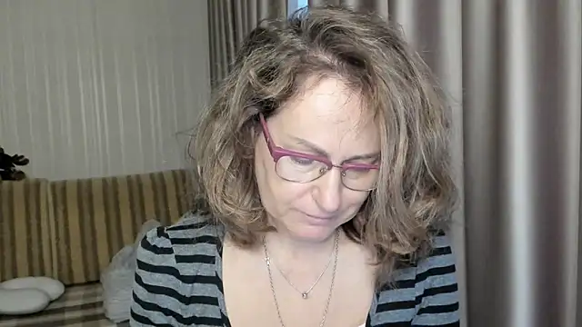 lauraoven online show from December 2024 12:33:01 PM