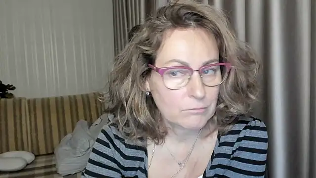 lauraoven online show from December 2024 06:31:02 PM