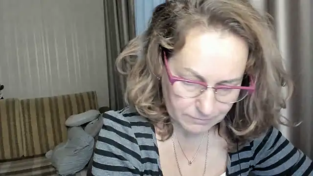lauraoven online show from December 2024 07:44:01 AM