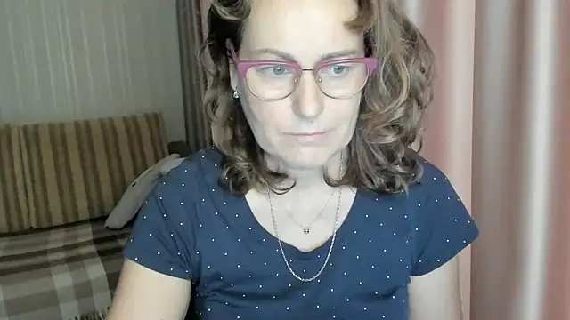 lauraoven online show from December 2024 09:01:01 AM
