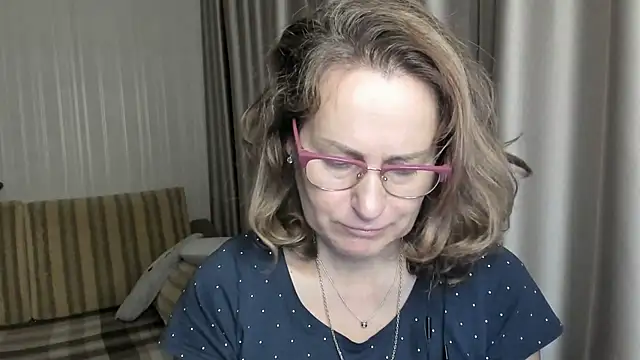 lauraoven online show from December 2024 01:53:02 PM