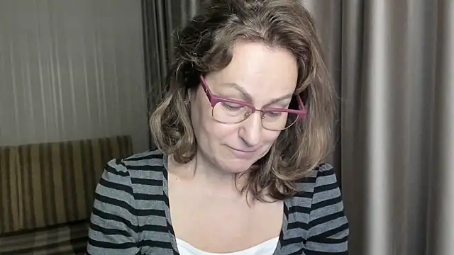 lauraoven online show from December 2024 12:55:02 PM