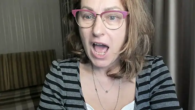 lauraoven online show from December 2024 04:08:02 PM