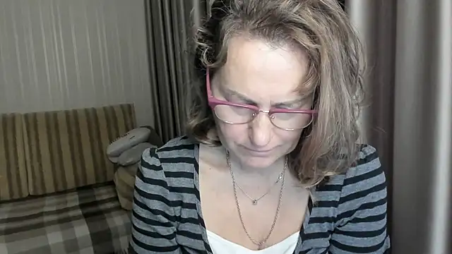 lauraoven online show from December 2024 07:03:01 AM