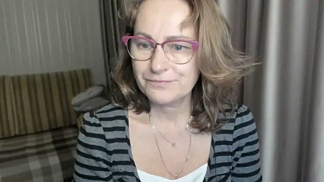 lauraoven online show from December 2024 12:16:01 PM