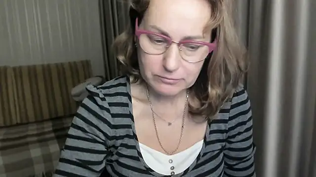 lauraoven online show from December 2024 05:30:01 PM