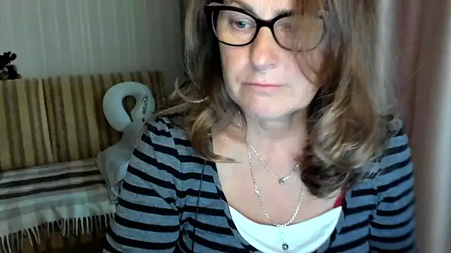 Snapshot of lauraoven chatting on October 2025 02:23:02 PM lauraoven online show from October 2025 02:23:02 PM