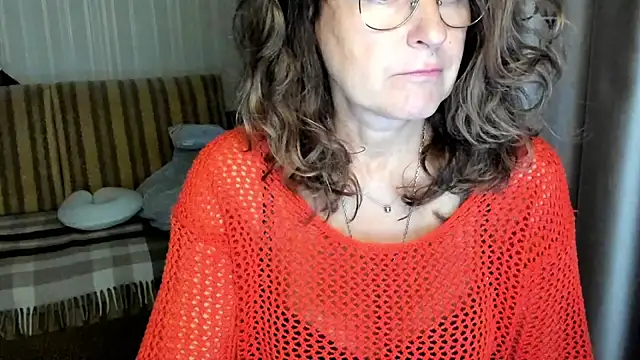 Snapshot of lauraoven chatting on October 2025 02:37:01 PM lauraoven online show from October 2025 02:37:01 PM