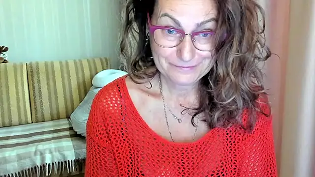 Snapshot of lauraoven chatting on October 2025 07:06:02 AM lauraoven online show from October 2025 07:06:02 AM