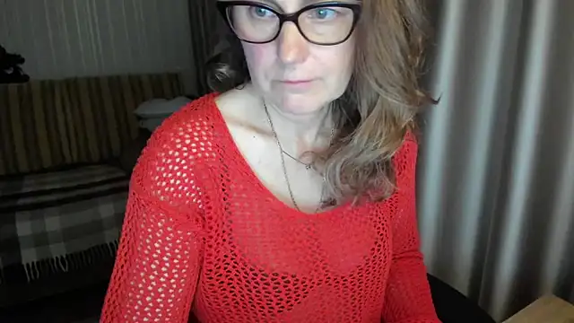 Snapshot of lauraoven chatting on April 2026 05:55:01 PM lauraoven online show from April 2026 05:55:01 PM
