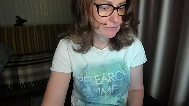 Snapshot of lauraoven chatting on April 2026 06:03:02 PM lauraoven online show from April 2026 06:03:02 PM