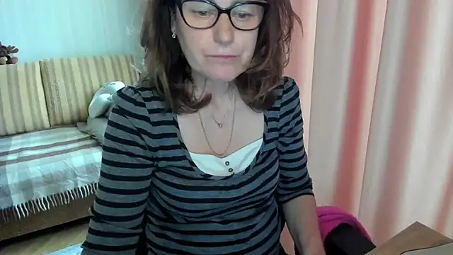 Snapshot of lauraoven chatting on May 2026 09:59:02 AM lauraoven online show from May 2026 09:59:02 AM