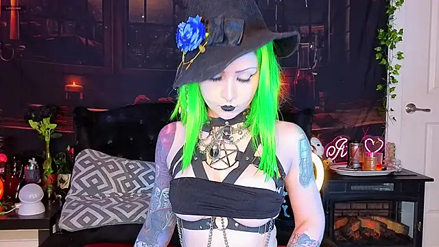 Ivey and James online show from October 2025 07:56:01 PM