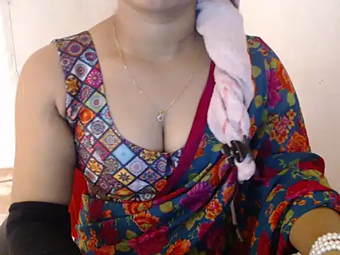 Snapshot of Open_Heart_Lennon chatting on February 2025 04:50:02 AM Open Heart Lennon online show from February 2025 04:50:02 AM